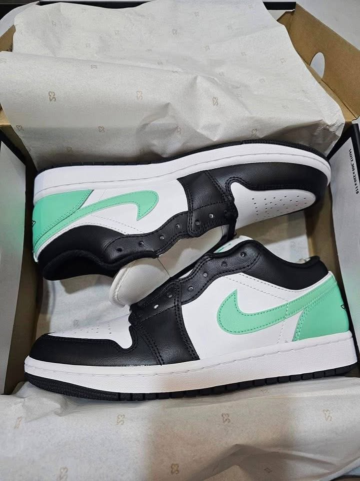 Mixed Nike Dunk Low & Air Jordan 1 Low Sneakers Wholesale Pallet - Image 8