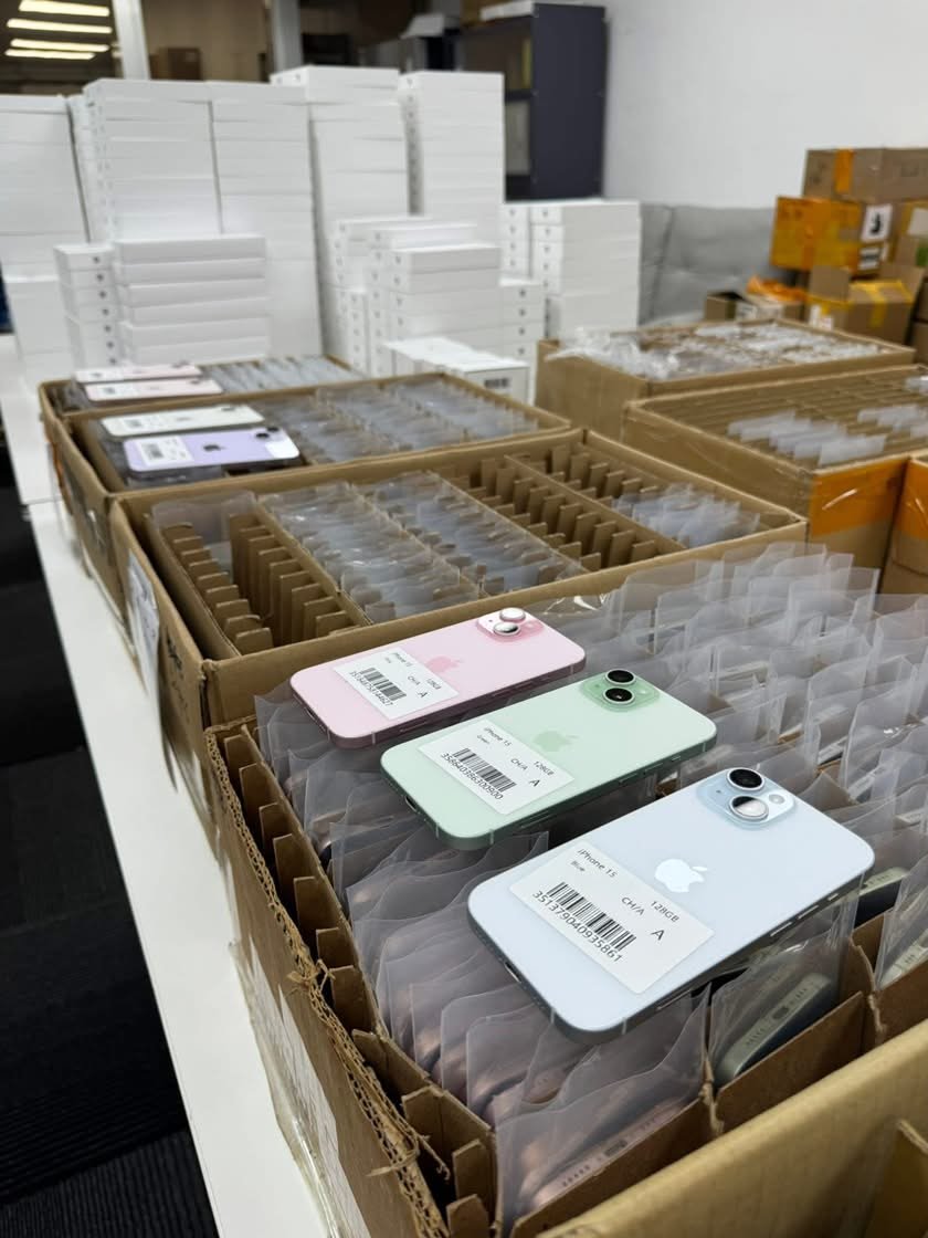 iPhone 13 128GB CH/A Wholesale Pallet - Image 2