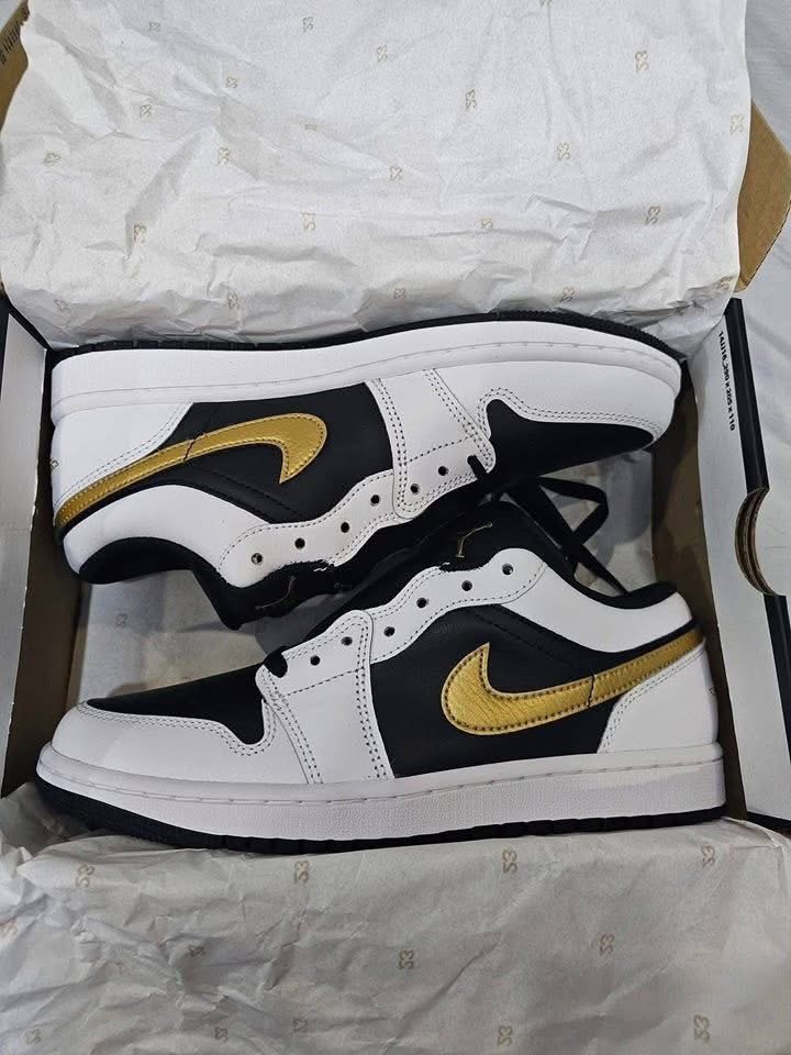 Mixed Nike Dunk Low & Air Jordan 1 Low Sneakers Wholesale Pallet - Image 7