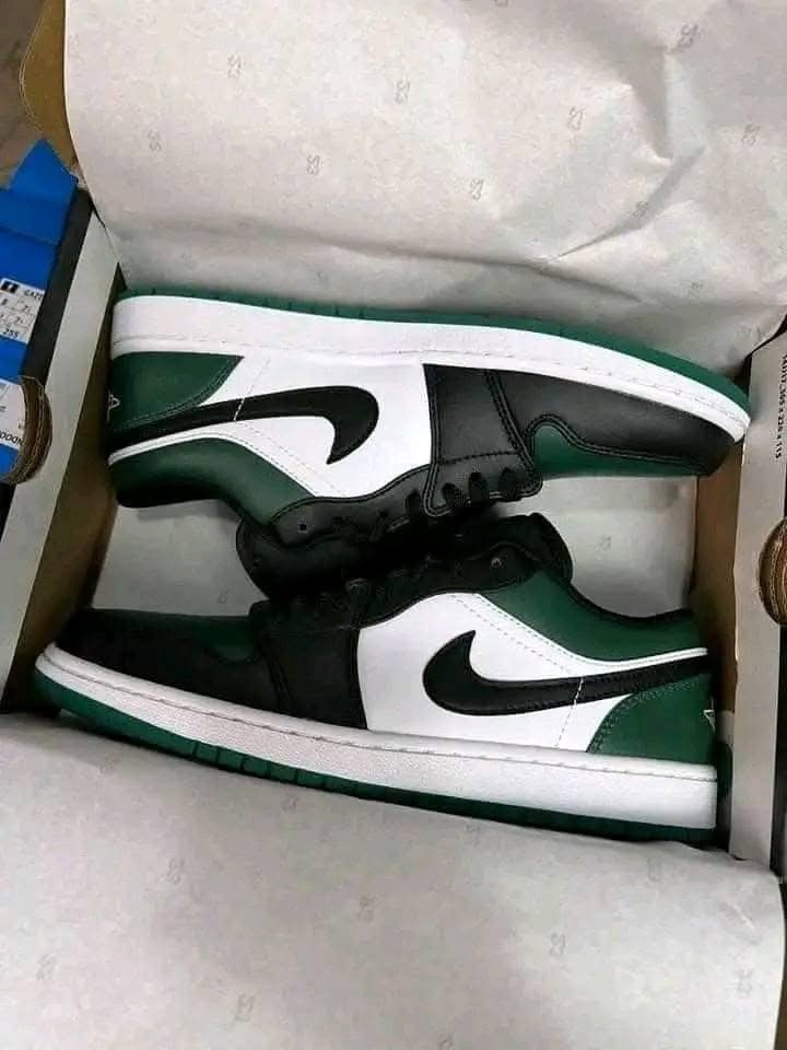 Mixed Nike Dunk Low & Air Jordan 1 Low Sneakers Wholesale Pallet - Image 4