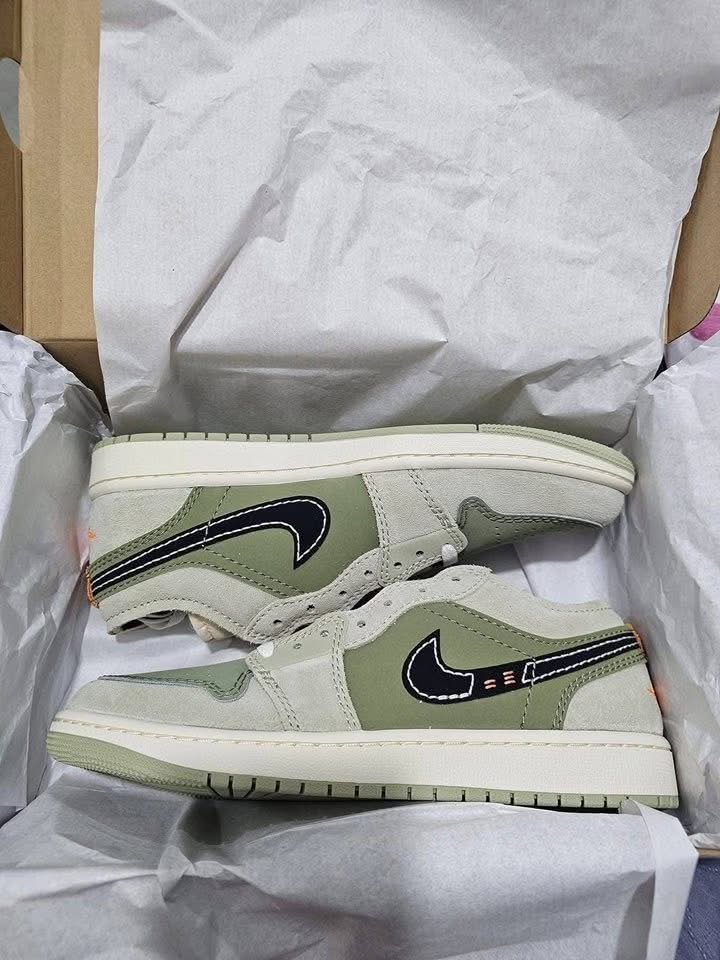 Mixed Nike Dunk Low & Air Jordan 1 Low Sneakers Wholesale Pallet - Image 5
